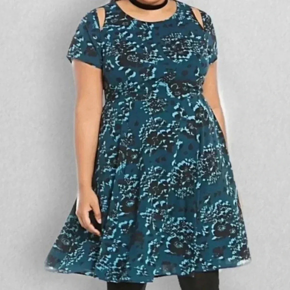 Torrid aqua & black Floral Cut out sleeve lined, dress feminine fit & flare - Picture 2 of 12